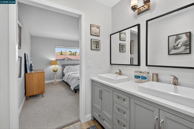 2173 Madrone Dr, Fairfield CA: https://media.crmls.org/mediaz/175e5c59-d9a1-4f07-a699-61a71e6b30ff.jpg