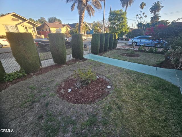 851 N Rampart Boulevard, Los Angeles CA: https://media.crmls.org/mediaz/175eca41-0774-42ce-807a-a1e7e87d9f96.jpg