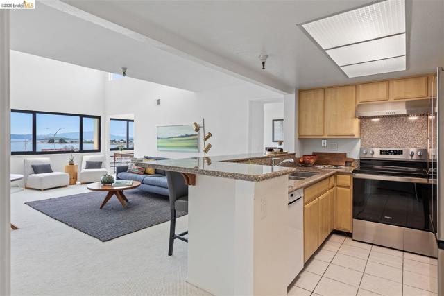 545 Pierce St, Albany CA: https://media.crmls.org/mediaz/175efec6-3721-4e7d-a6b4-f5b041a499f2.jpg