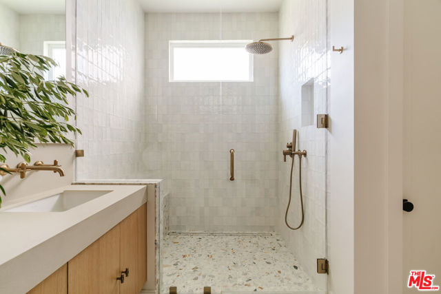 4508 Vesper Avenue, Sherman Oaks CA: https://media.crmls.org/mediaz/175f61a9-d139-40fe-970e-66f4e14f9edd.jpg
