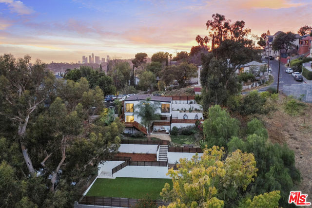 421 Beech Street, Los Angeles CA: https://media.crmls.org/mediaz/176043db-1786-4821-9399-d1a8bb3f240e.jpg