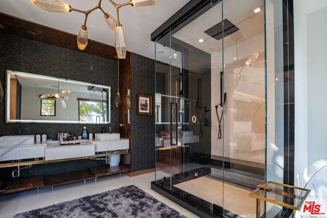 2717 Motor Avenue, Los Angeles CA: https://media.crmls.org/mediaz/1761f341-b3ba-4cf2-b567-a3b81ba9bcea.jpg
