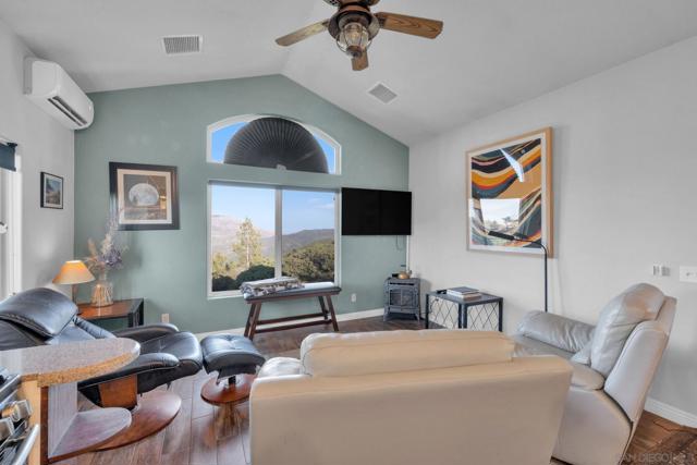 555 Manzanita Dr, Julian CA: https://media.crmls.org/mediaz/17620d45-4fe9-474e-b6b1-39f204db40b9.jpg