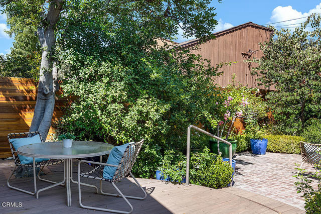 782 S Arroyo Boulevard, Pasadena CA: https://media.crmls.org/mediaz/176244bf-1118-4596-97ff-d126a3b48b39.jpg