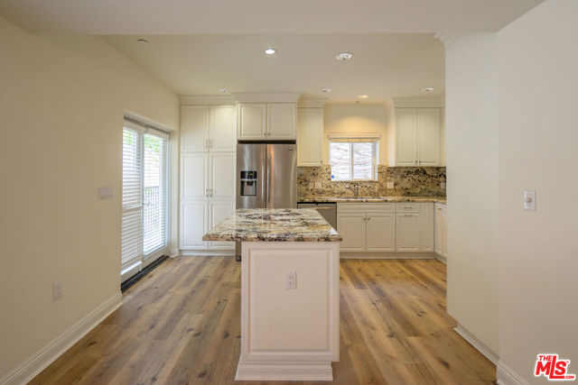 1529 S BEVERLY Drive, Los Angeles CA: https://media.crmls.org/mediaz/17624836-f18d-4c29-8d71-671bb47b5b85.jpg