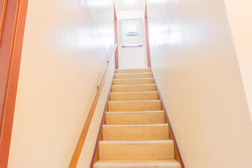 https://media.crmls.org/mediaz/17625b66-416f-4f42-b188-8612a05d1e59.jpg?preset=X-Large