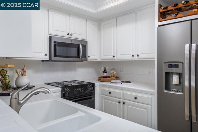 2432 Pine Knoll Dr, Walnut Creek CA: https://media.crmls.org/mediaz/1762d077-93d7-42ef-b1f3-cb510f1dd56a.jpg