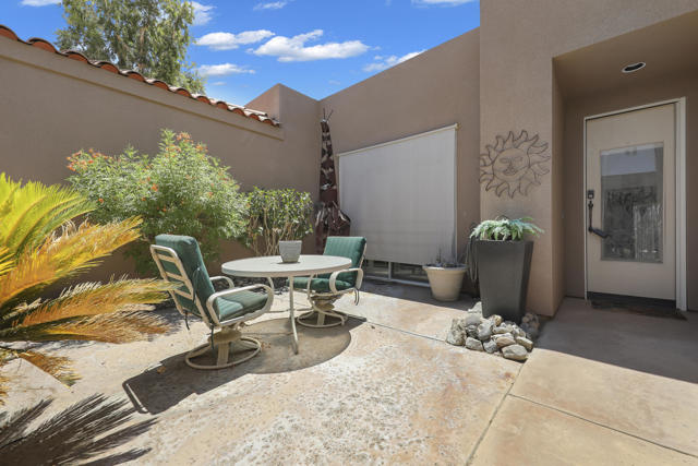 141 Lake Shore Drive, Rancho Mirage CA: https://media.crmls.org/mediaz/1762dace-2a8f-4448-8575-34f07f047642.jpg