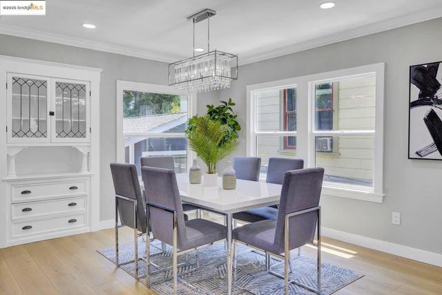 812 Foothill Blvd, Oakland CA: https://media.crmls.org/mediaz/1763684b-c252-4274-8550-fc4db421e9eb.jpg