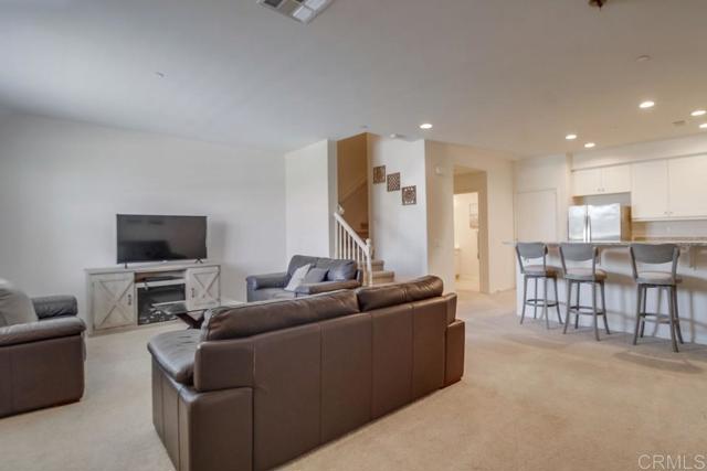 Detail Gallery Image 8 of 60 For 1330 Santa Liza #4,  Chula Vista,  CA 91913 - 4 Beds | 3/1 Baths