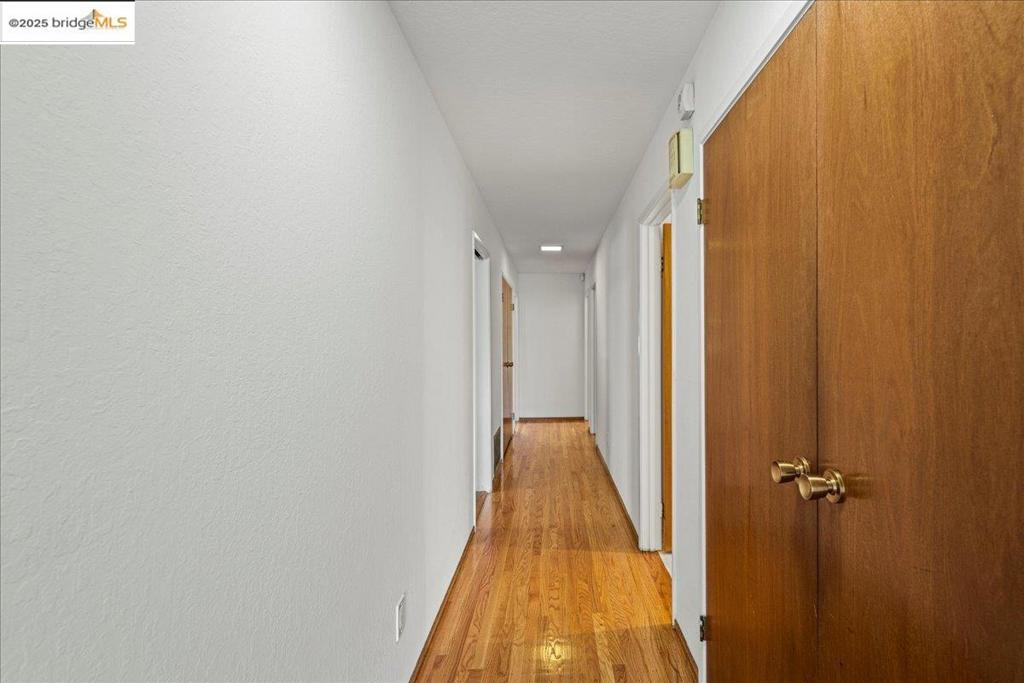 https://media.crmls.org/mediaz/1764fe22-5666-40f2-a314-ccfdd249c772.jpg?preset=X-Large