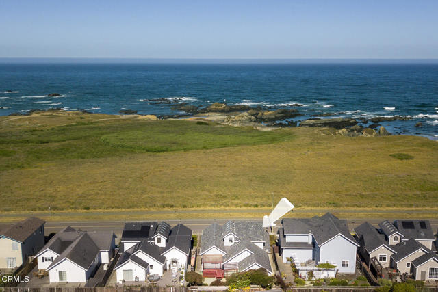 924 Glass Beach Drive, Fort Bragg CA: https://media.crmls.org/mediaz/176546f4-cc95-4f59-9867-5500deae66e6.jpg