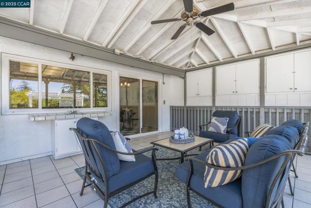 245 Parkview Ter, Vallejo CA: https://media.crmls.org/mediaz/17656a44-f94b-4a60-a2bd-02dc821fb4a6.jpg