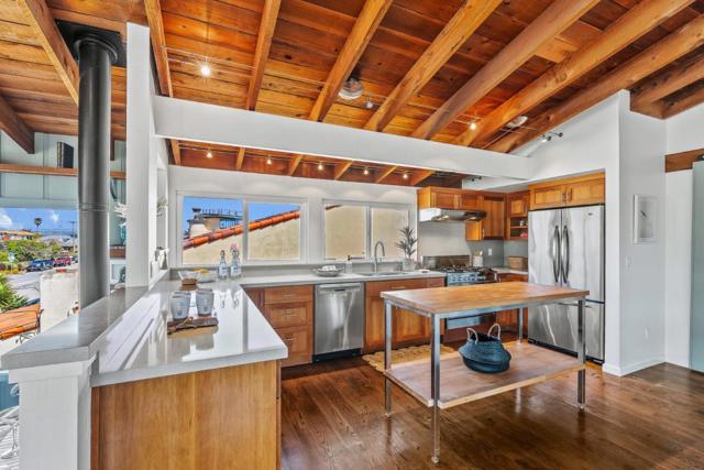 22956 E Cliff Drive, Santa Cruz CA: https://media.crmls.org/mediaz/17657e1c-934f-4fd9-b123-02221425b21c.jpg
