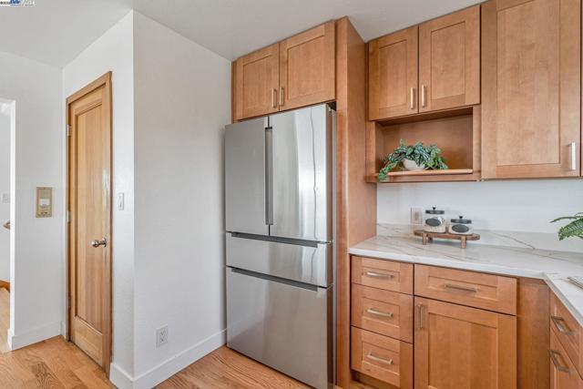1522 Grand View Drive, Berkeley CA: https://media.crmls.org/mediaz/1765b621-3e10-45ef-af4a-0c075a3e35c3.jpg