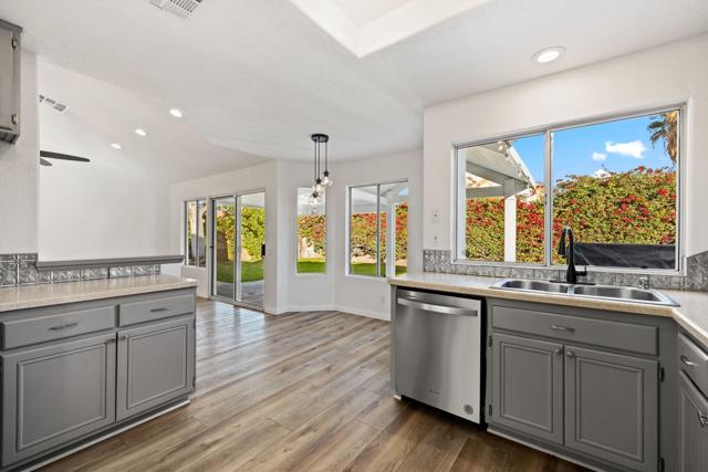 44260 Villeta Drive, La Quinta CA: https://media.crmls.org/mediaz/1765b7d5-2793-4d26-b08f-19275a78f760.jpg