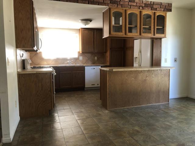 1681 E Mission Avenue, Escondido CA: https://media.crmls.org/mediaz/176603b9-d4c5-4227-84da-e1b62d16e3f3.jpg