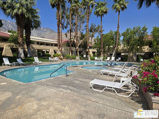 2810 N Arcadia Court, Palm Springs CA: https://media.crmls.org/mediaz/176626ba-f66e-4a5c-95c2-618e41b35e80.jpg
