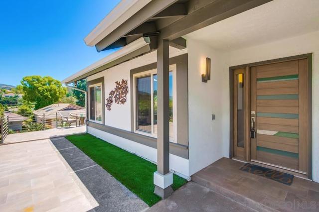 1315 Camino Linda Dr, San Marcos CA: https://media.crmls.org/mediaz/1766e132-0033-4d45-921a-fb772a5969a0.jpg
