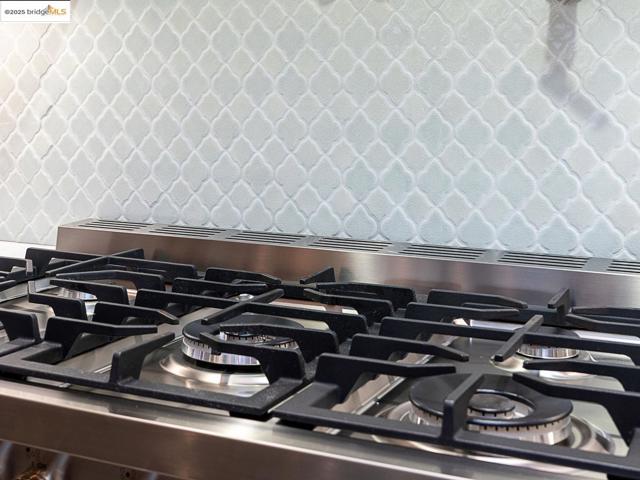 1816 Stone House LN, Lincoln CA: https://media.crmls.org/mediaz/17673ed7-b16d-4327-a4f7-2ec3a89b60d3.jpg