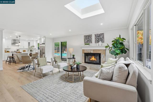 289 Sierra Dr, Walnut Creek CA: https://media.crmls.org/mediaz/17676686-da4d-4fd9-86be-ef40cbee4efa.jpg