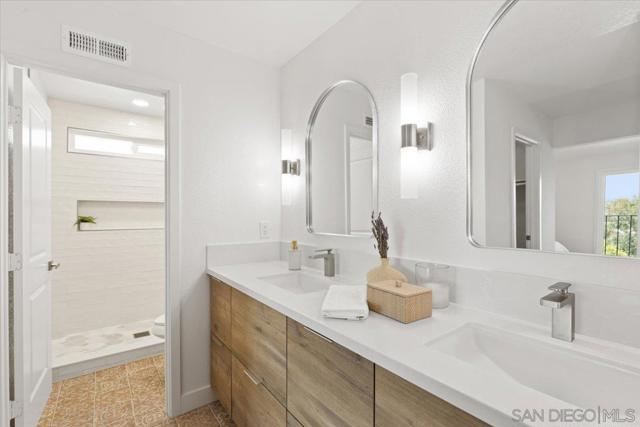 2845 Cottingham St, Oceanside CA: https://media.crmls.org/mediaz/17677152-a599-4ae6-980f-39109e481cfb.jpg