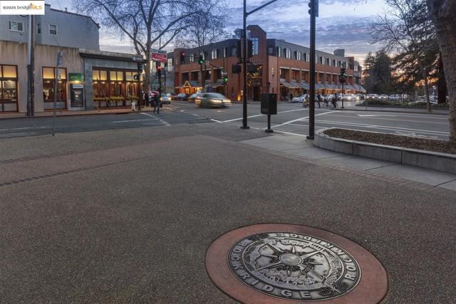 428 Cavour St, Oakland CA: https://media.crmls.org/mediaz/1768d5d0-444d-4ff8-aa49-17835dcaea82.jpg