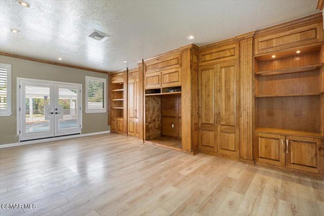 8445 Roseland Avenue, Moorpark CA: https://media.crmls.org/mediaz/17693826-c04c-4bb0-b63d-cd406e75bb64.jpg