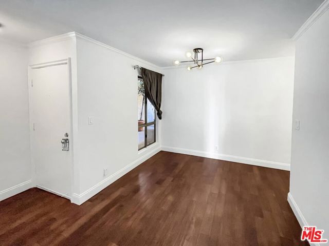 837 N West Knoll Drive, West Hollywood CA: https://media.crmls.org/mediaz/17695cd1-1462-43cd-8973-e49a84188fda.jpg