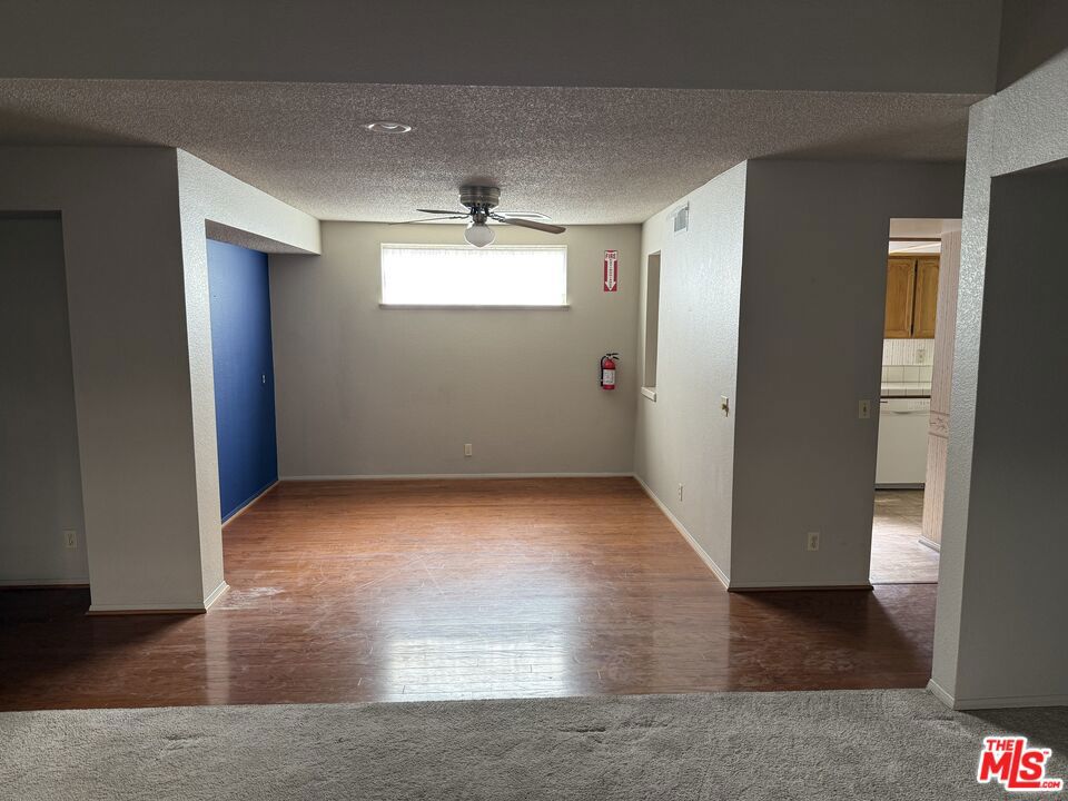 https://media.crmls.org/mediaz/1769dce9-efbf-45f8-8d49-5840e1e0fda9.jpg?preset=X-Large