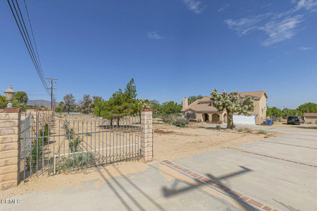 3831 E Ave T 8, Palmdale CA: https://media.crmls.org/mediaz/176a271d-dec0-4238-baed-2dd39b1cac41.jpg