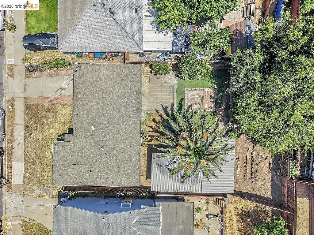 https://media.crmls.org/mediaz/176a8615-3359-4744-99b5-772ece353693.jpg?preset=X-Large