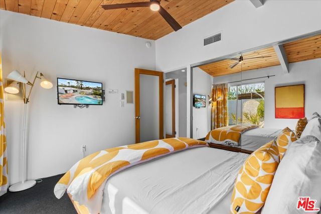 888 E Janet Circle, Palm Springs CA: https://media.crmls.org/mediaz/176ad6a7-ffaa-4493-bc6f-0f64b9385ae8.jpg