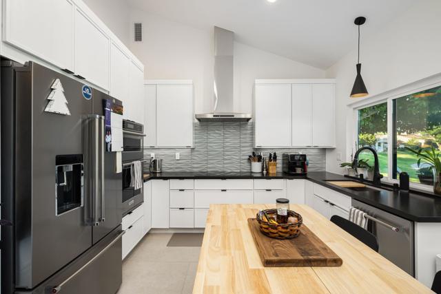 54808 Inverness Way, La Quinta CA: https://media.crmls.org/mediaz/176b617d-ea0e-47ec-82fc-db133379ef54.jpg