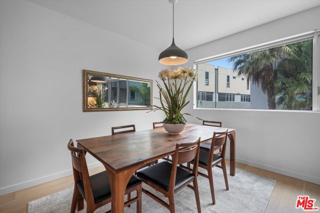 310 Washington Boulevard, Marina del Rey CA: https://media.crmls.org/mediaz/176bf49f-ea73-42c0-a293-a881772cecfa.jpg