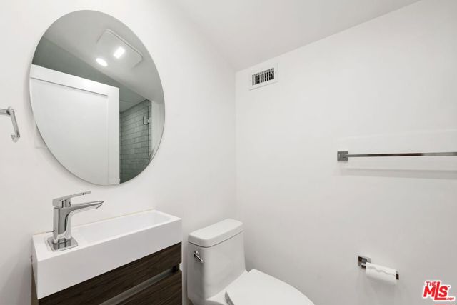 400 Chautauqua Boulevard, Pacific Palisades CA: https://media.crmls.org/mediaz/176c4c3f-d3de-41fd-94ca-78cdddf386ed.jpg