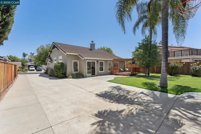 3075 Shiles Loop, Brentwood CA: https://media.crmls.org/mediaz/176c5fe8-0a52-42f7-a1f5-71b3a5fb9ca5.jpg
