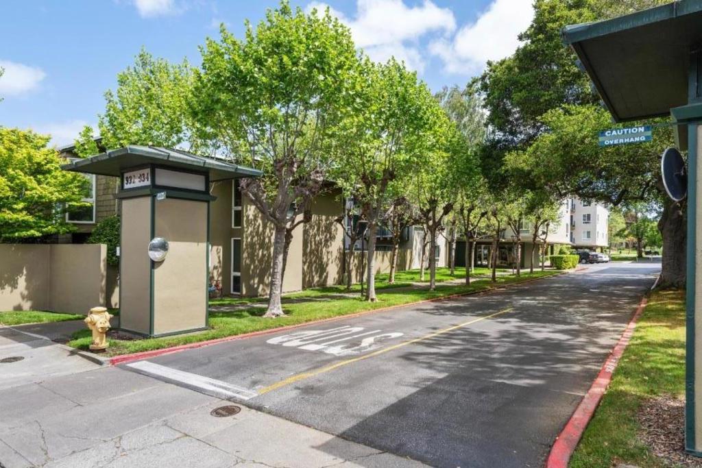 932 Peninsula Avenue #409