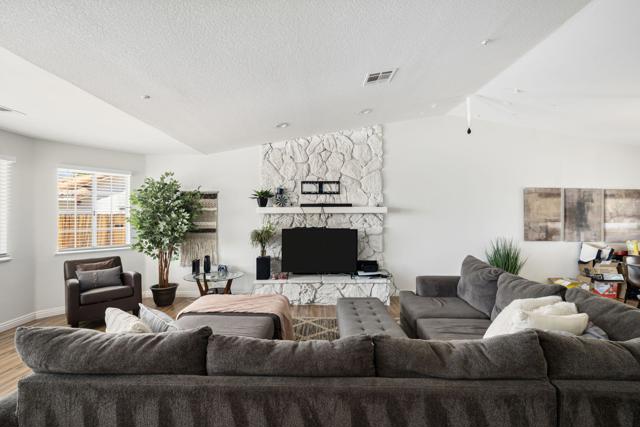 66424 San Juan Road, Desert Hot Springs CA: https://media.crmls.org/mediaz/176c97cd-af83-464d-90e6-159fd40f8b70.jpg