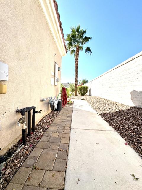 80372 Camino San Lucas, Indio CA: https://media.crmls.org/mediaz/176ceb29-6811-4e19-b553-aa0b4086da13.jpg
