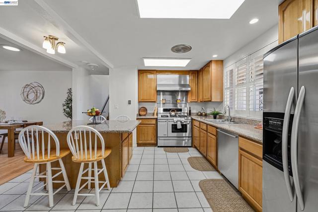 Image 6 of 47 For 15126 Andover St