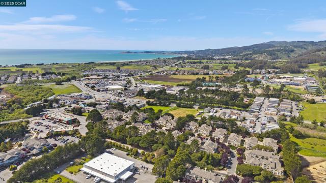 43 Patrick Way, Half Moon Bay CA: https://media.crmls.org/mediaz/176d2b44-db23-43e8-ba6f-a57f84a5fa48.jpg