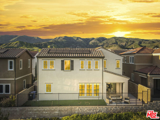 20818 W Bur Oak Circle, Porter Ranch CA: https://media.crmls.org/mediaz/176d77ee-6e23-400c-9ca0-341642cca5d4.jpg
