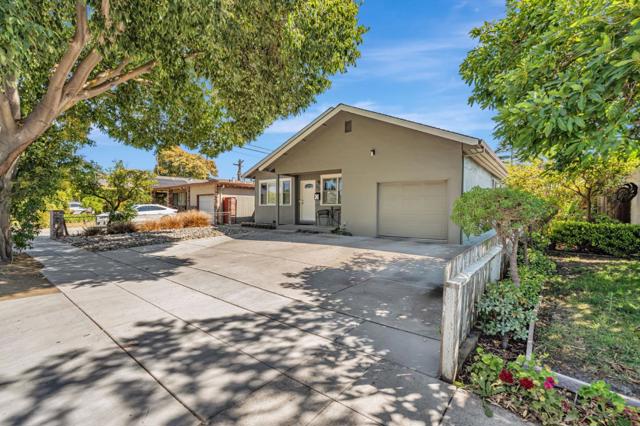 176 Garner Drive, Sunnyvale CA: https://media.crmls.org/mediaz/176d96d0-06d1-4569-9c21-164e88236cc6.jpg
