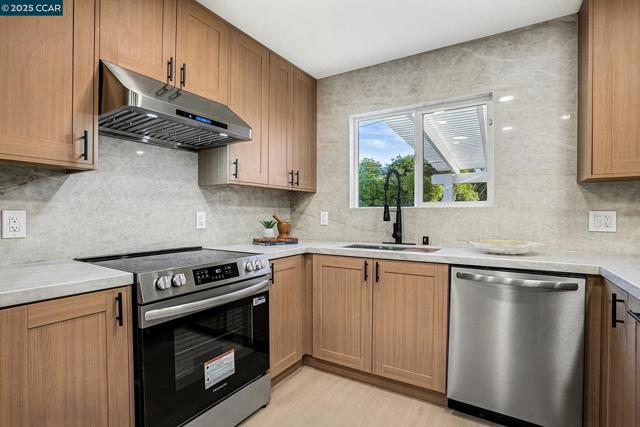 1053 Arkell Rd, Walnut Creek CA: https://media.crmls.org/mediaz/176eab27-a2e6-42b2-ae5a-c221de1b5706.jpg