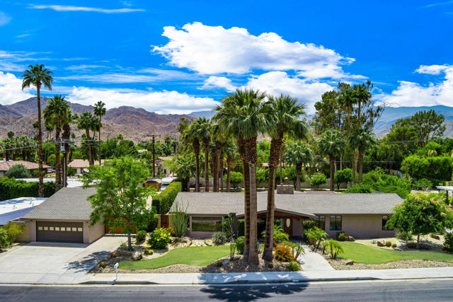 74619 Fairway Drive, Palm Desert CA: https://media.crmls.org/mediaz/176eb799-6c39-41cf-9fd8-1b6e5e4e6246.jpg