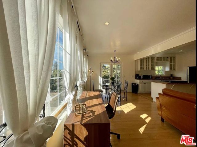 1111 11th Street, Santa Monica CA: https://media.crmls.org/mediaz/176eed99-8809-4aa1-bf2f-fc664f769d4c.jpg