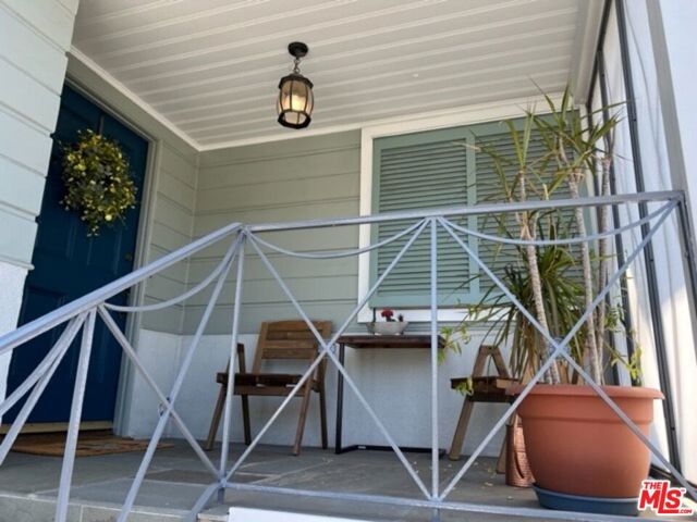 11346 Cashmere Street, Los Angeles CA: https://media.crmls.org/mediaz/176f1dbe-d1ac-4e9d-8b98-48c11e27c4cd.jpg
