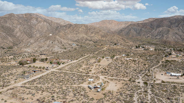 9223 N Star Trail, Morongo Valley CA: https://media.crmls.org/mediaz/176f75fe-21ad-4141-b2f5-ab5f7c0c1ce7.jpg