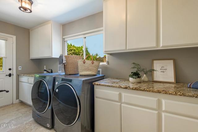 131 Christopher Lane, Ojai CA: https://media.crmls.org/mediaz/176fbfb7-d625-46e1-ad8d-68f4c07ee2b4.jpg
